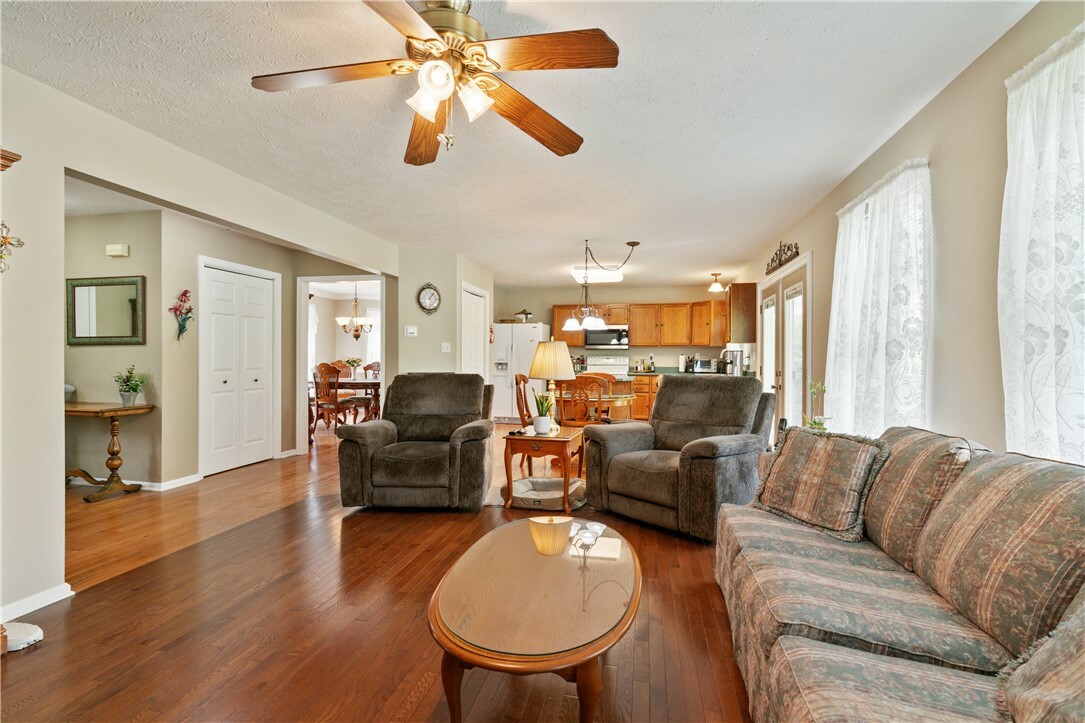 Property Photo:  348 Treetop Dr  PA 15317 