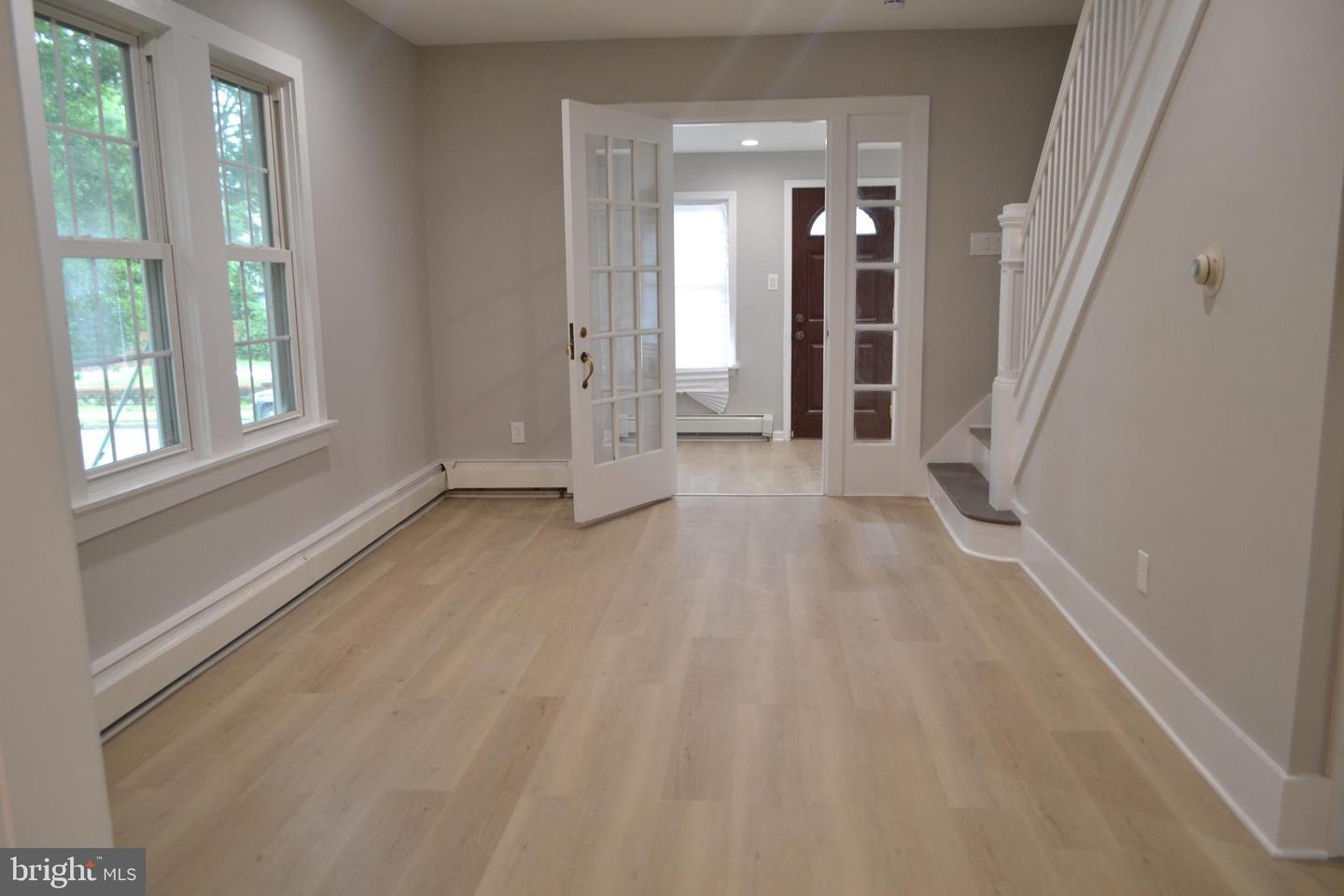 Property Photo:  163 State Street  NJ 08069 