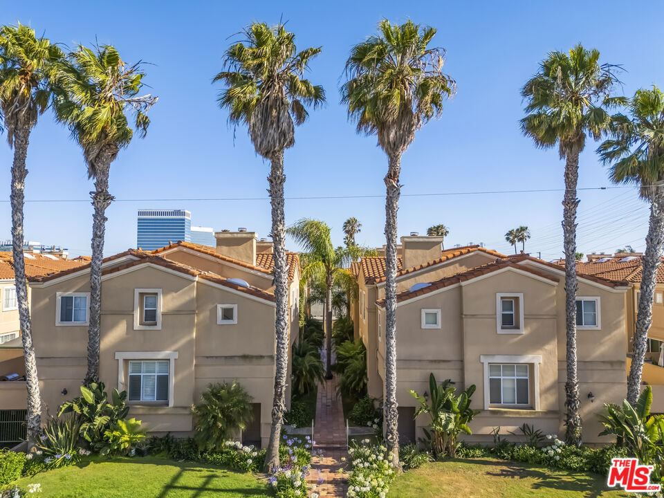 Property Photo:  1630 E Palm Ave  CA 90245 