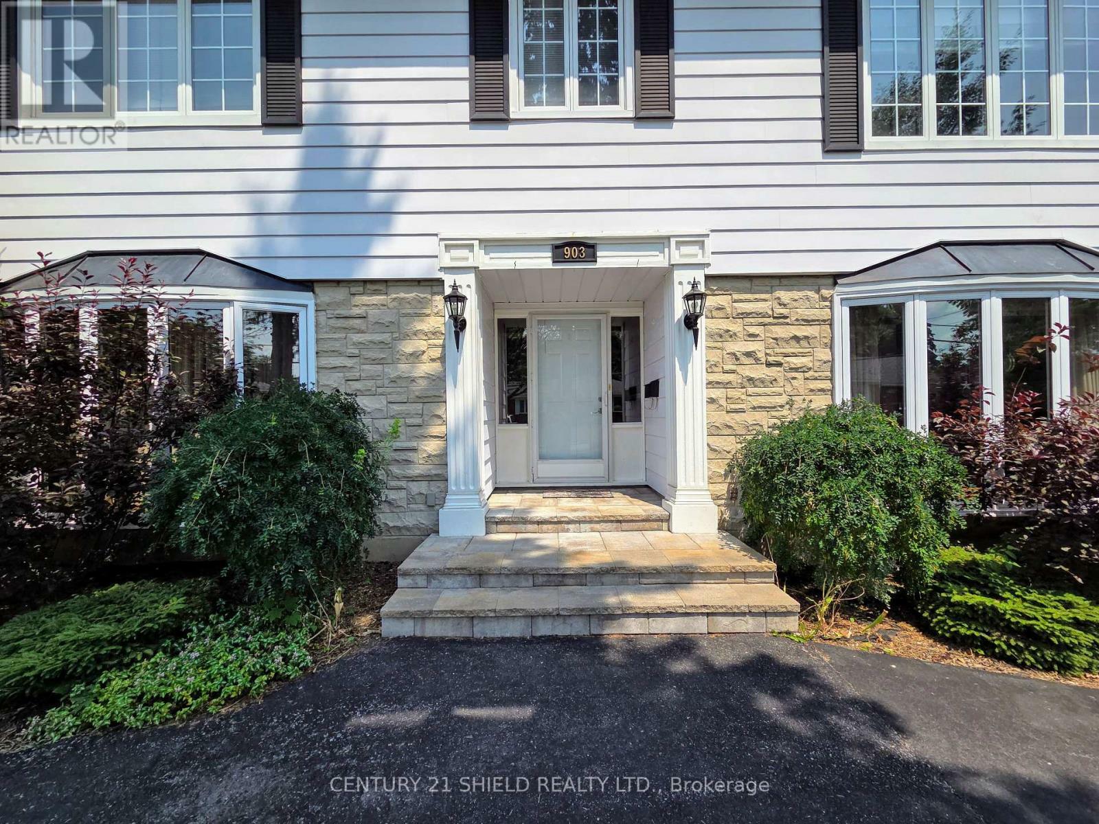 Property Photo:  903 Riverdale Avenue  ON K6J 2L3 