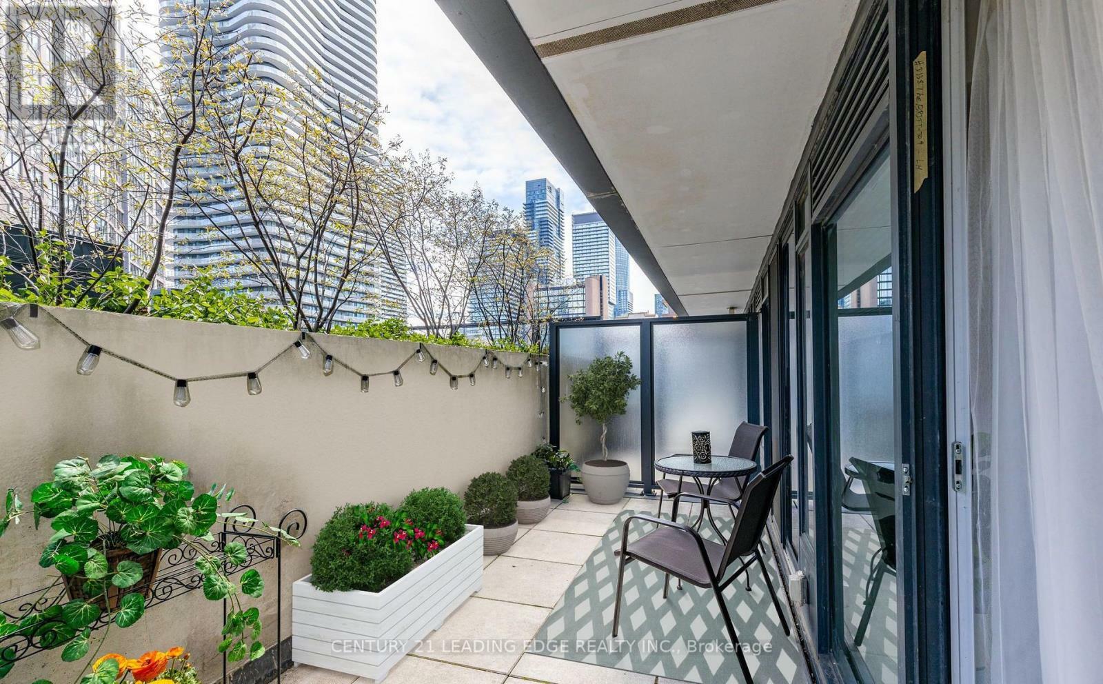 Property Photo: 955 Bay Street 913 ON M5S 0C6