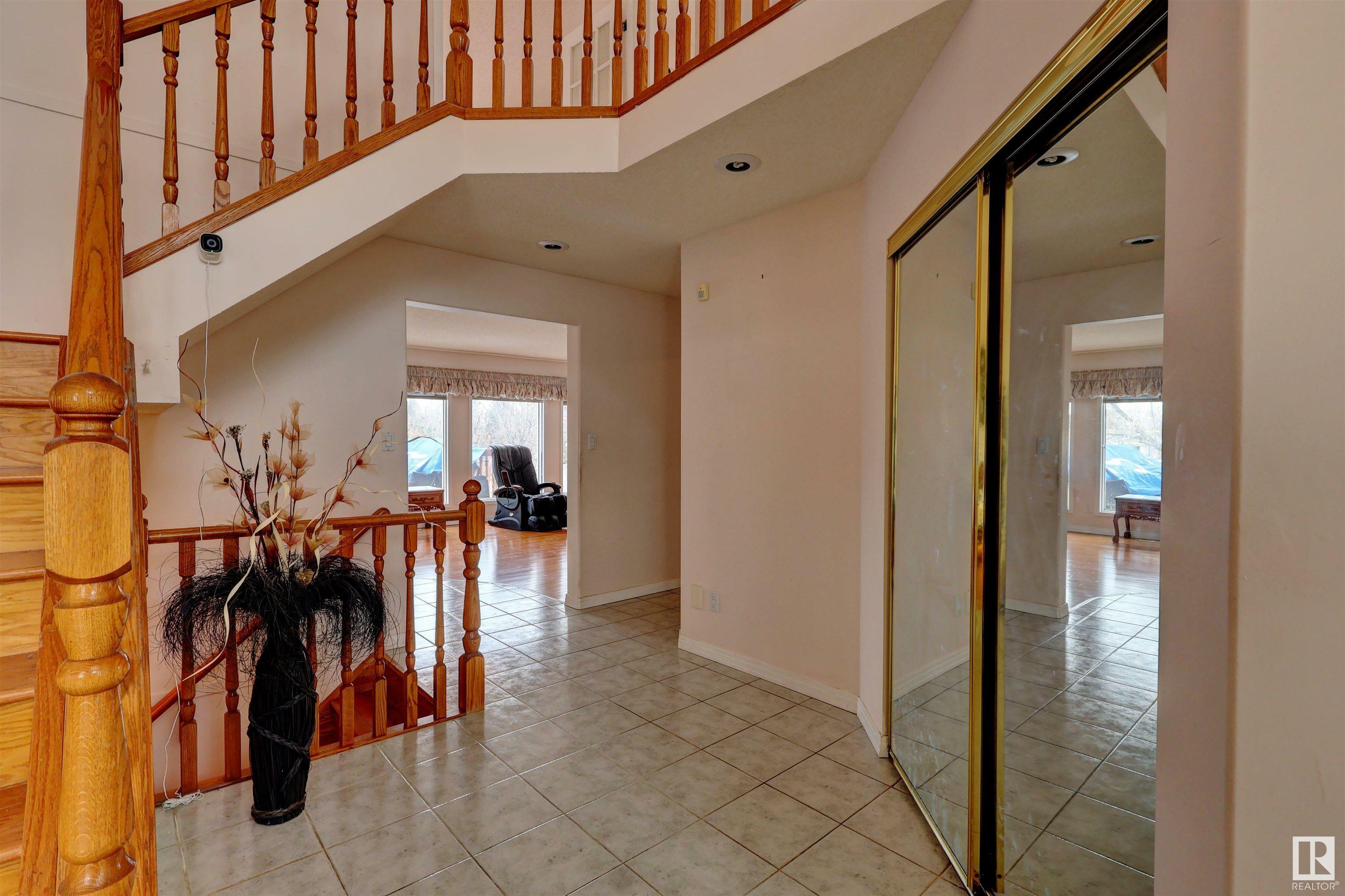 Property Photo:  15 Cormack Crescent NW  AB T6R 2E7 