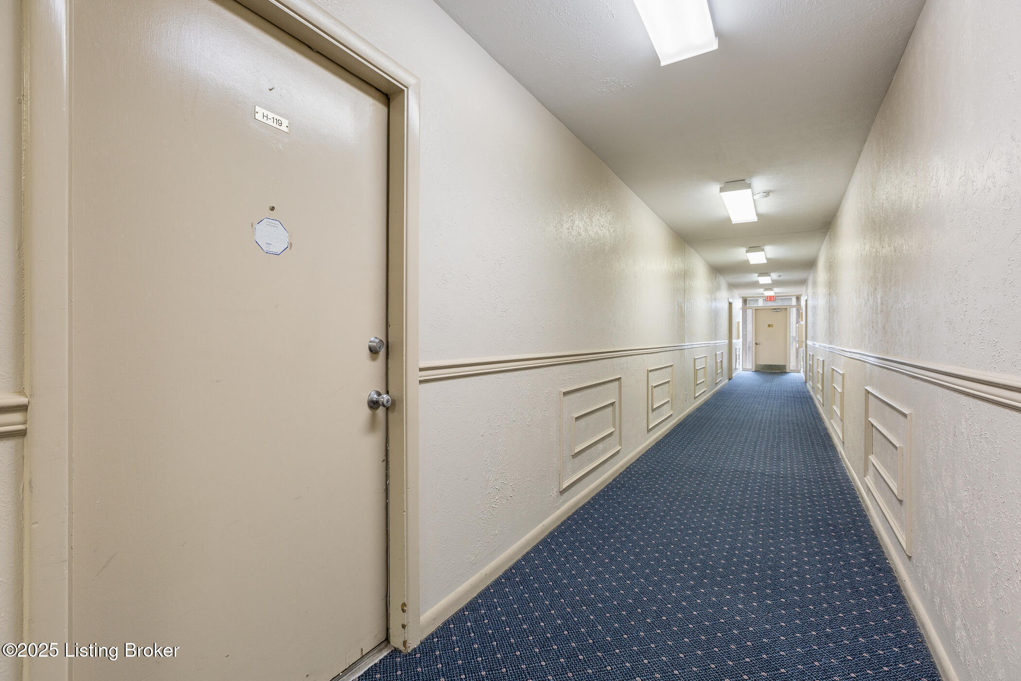 Property Photo: 1935 Gardiner Ln H119 KY 40205