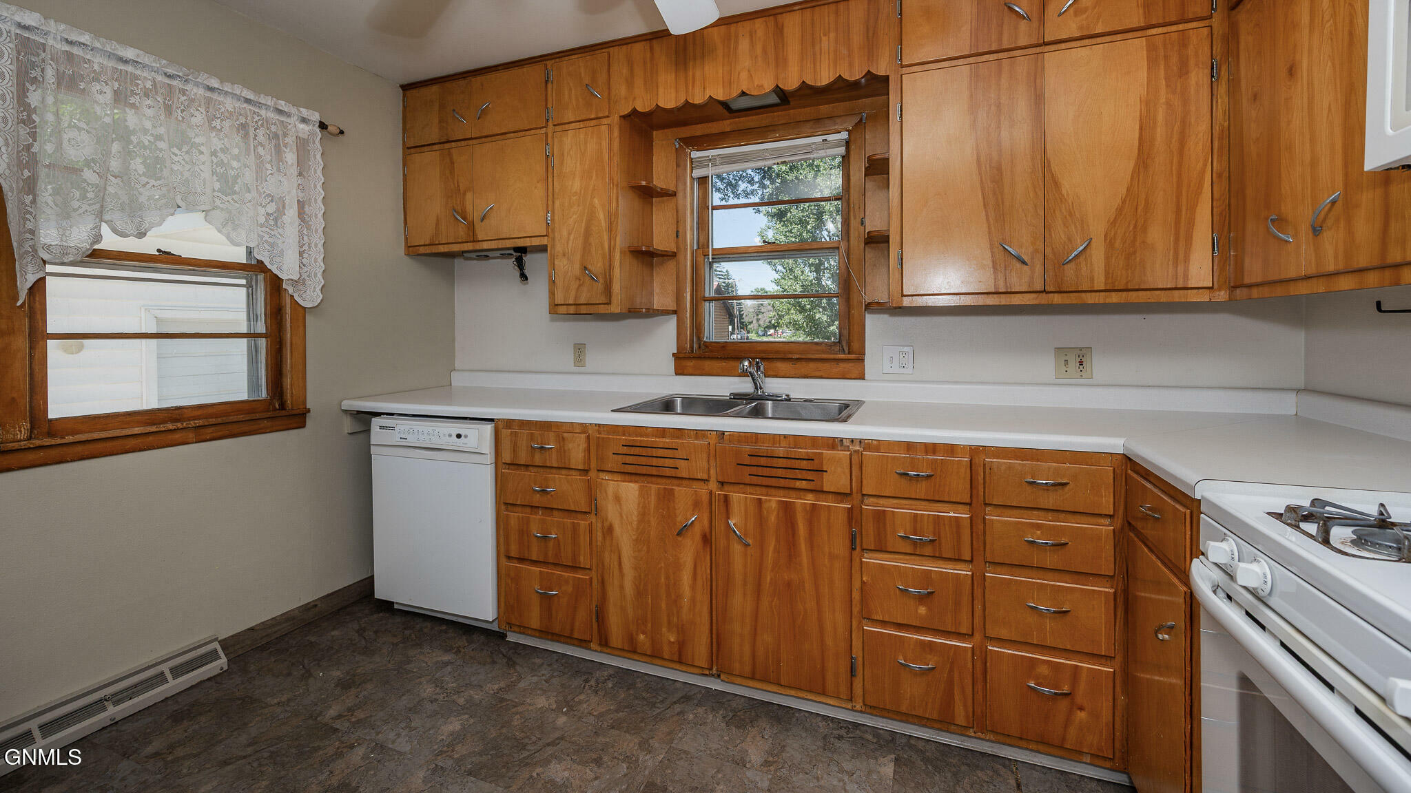 Property Photo:  309 Chaffee Row  ND 58523 