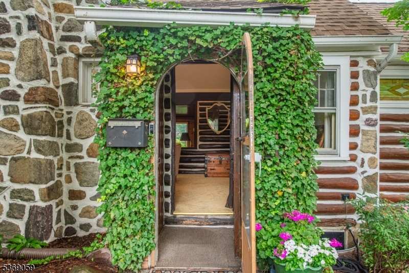 Property Photo: 18 Mosswood Trl NJ 07834