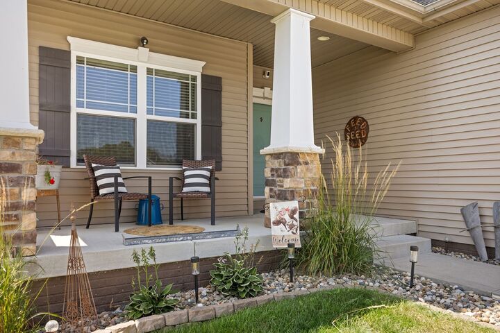 Property Photo: 2056 SE Fox Valley Drive IA 50265