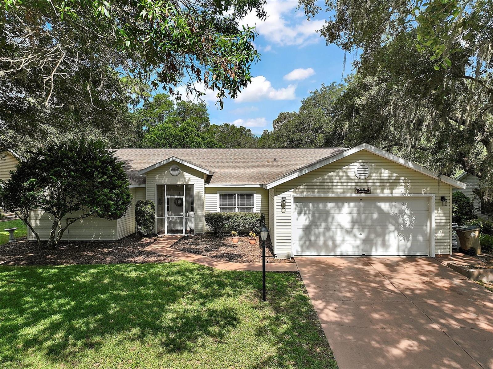 Property Photo: 4300 Leafway Circle FL 34748
