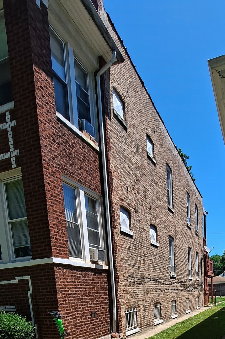Property Photo: 7525 S Calumet Avenue IL 60619