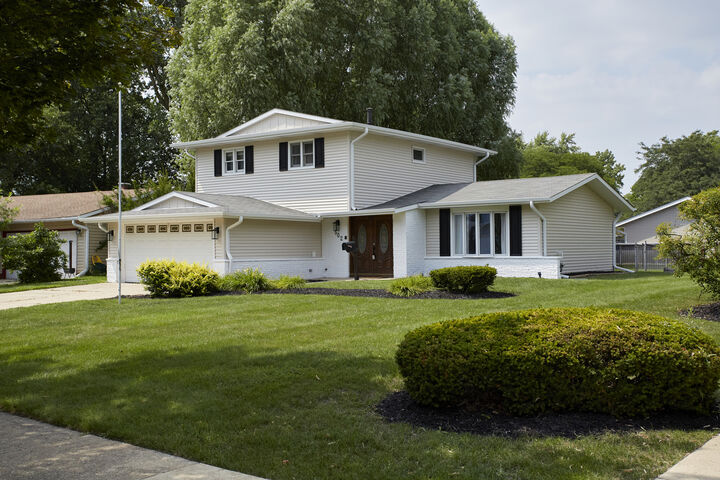 Property Photo: 502 Hingham Lane IL 60193