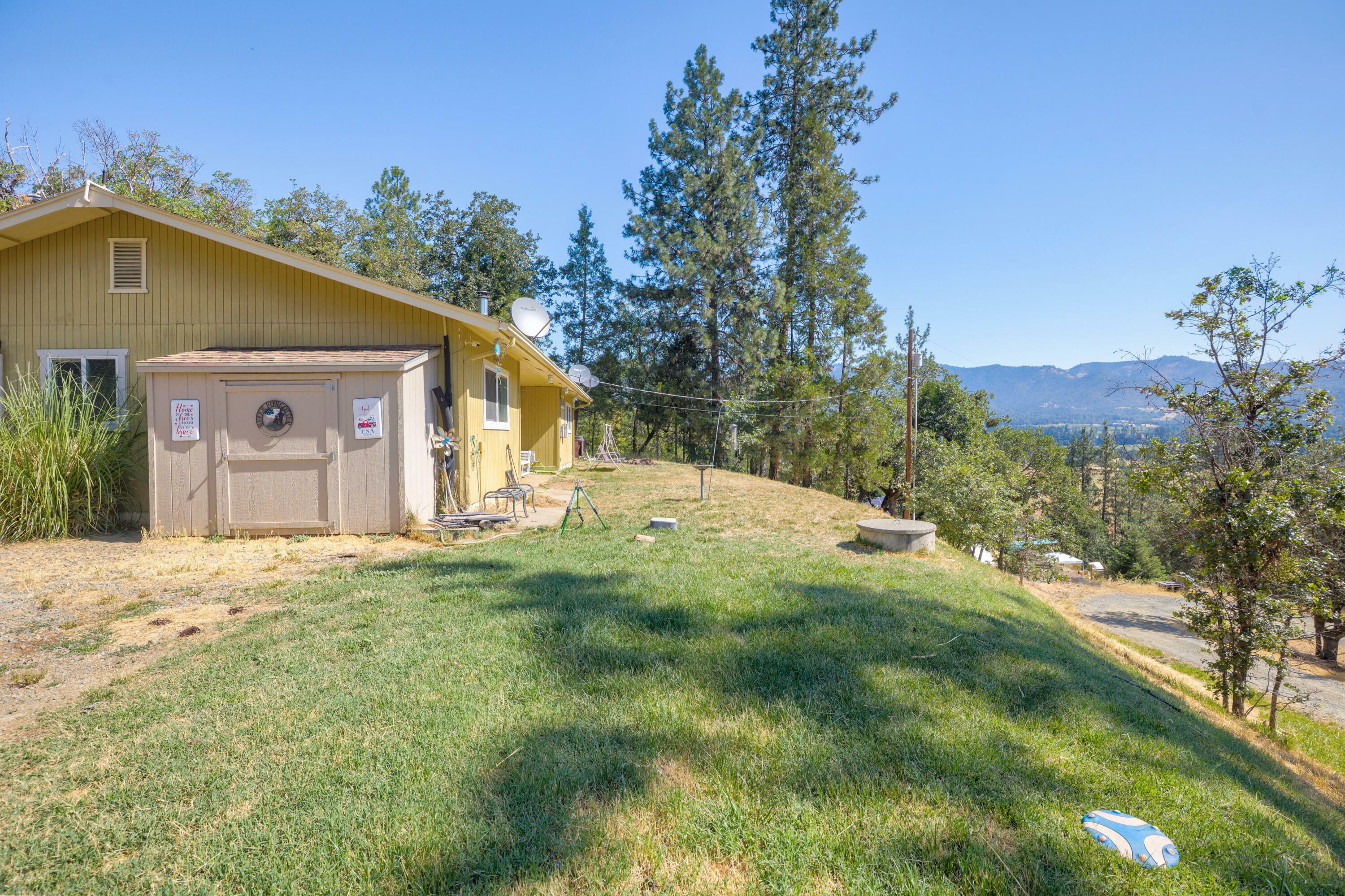 Property Photo: 12748 Water Gap Road OR 97544
