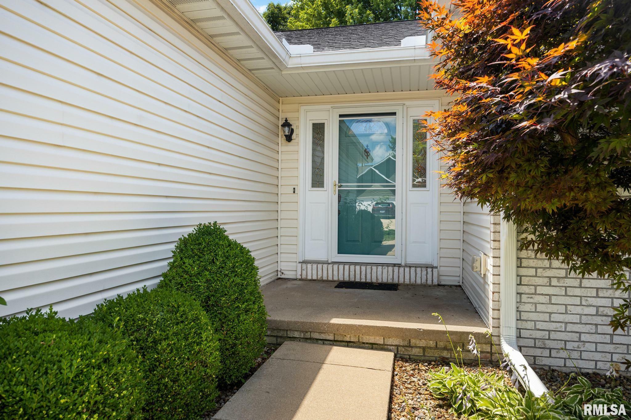 Property Photo:  1010 Wellington Drive  IL 61571 