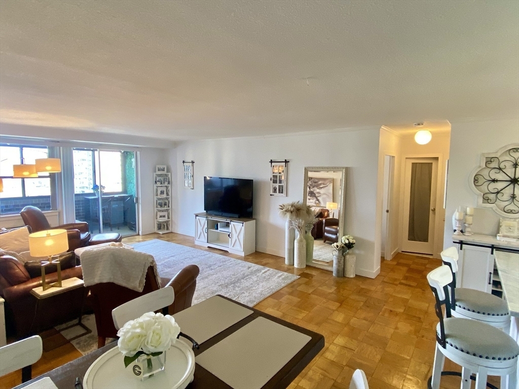 Property Photo: 9 Hawthorne Place 15R MA 02114