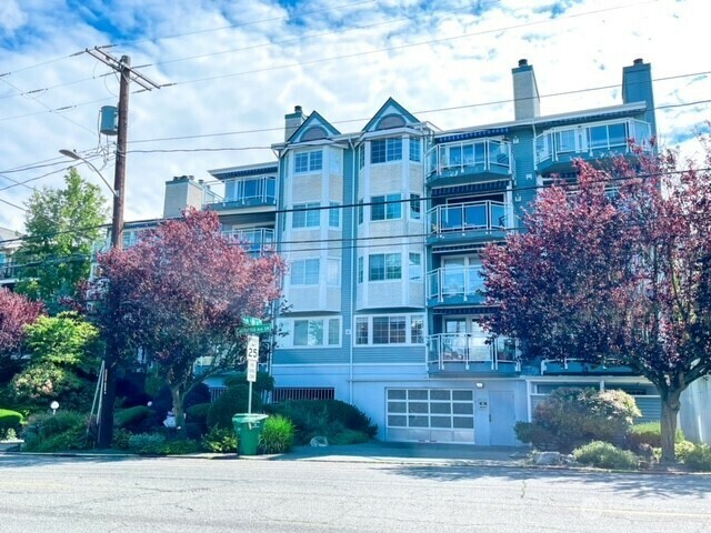 Property Photo: 6920 California Avenue SW 34 WA 98136