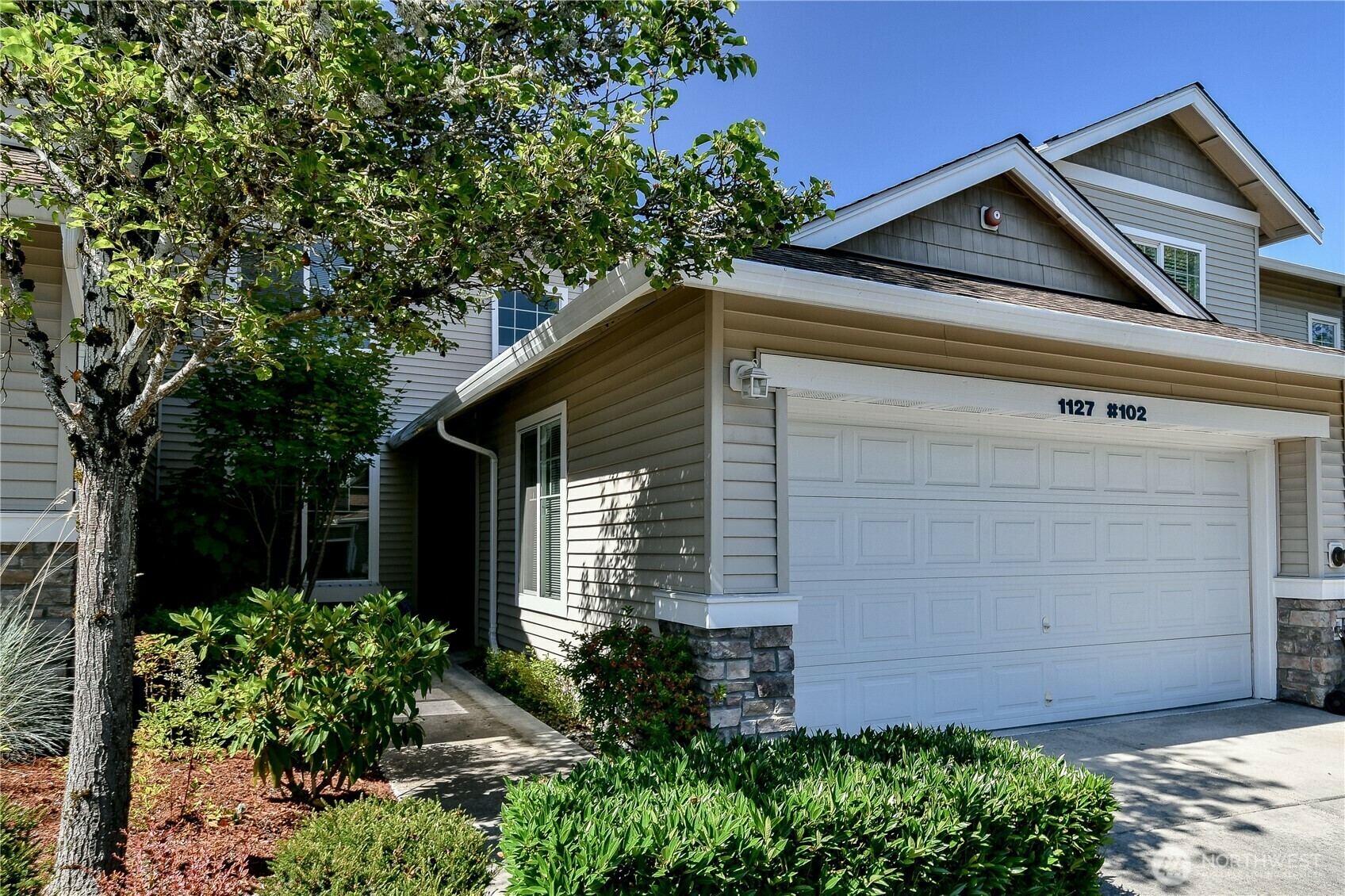 Property Photo:  1127  63rd Street SE 102  WA 98092 