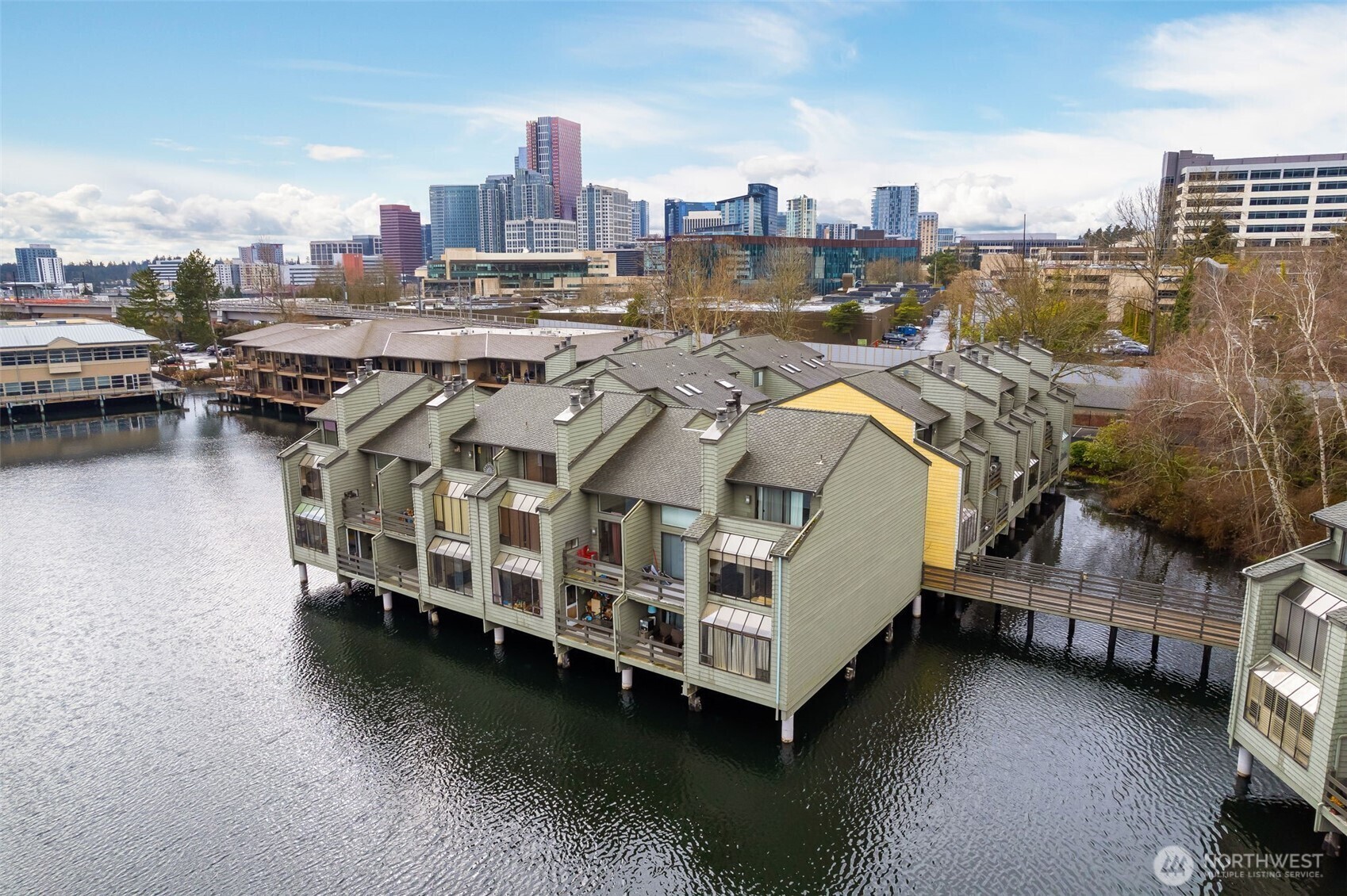 Property Photo: 7 Lake Bellevue Drive 208 WA 98005