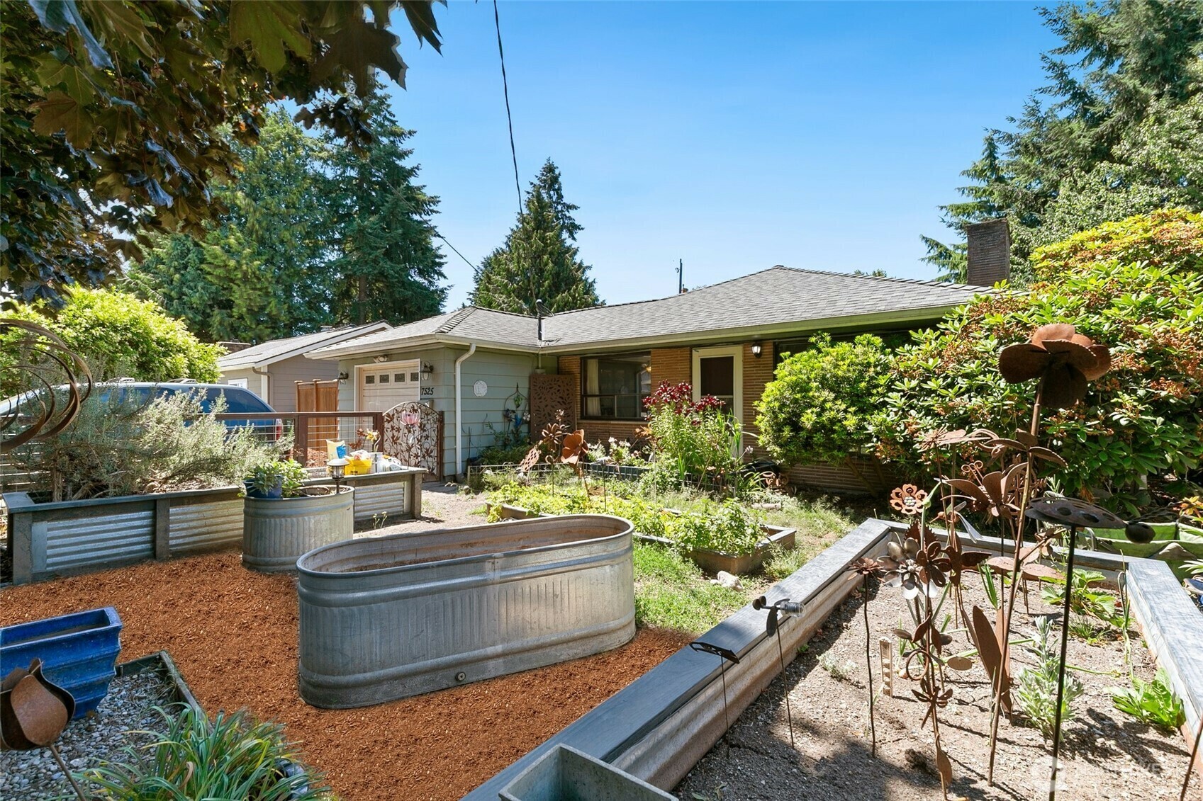 7525  28th Avenue SW  Seattle WA 98126 photo