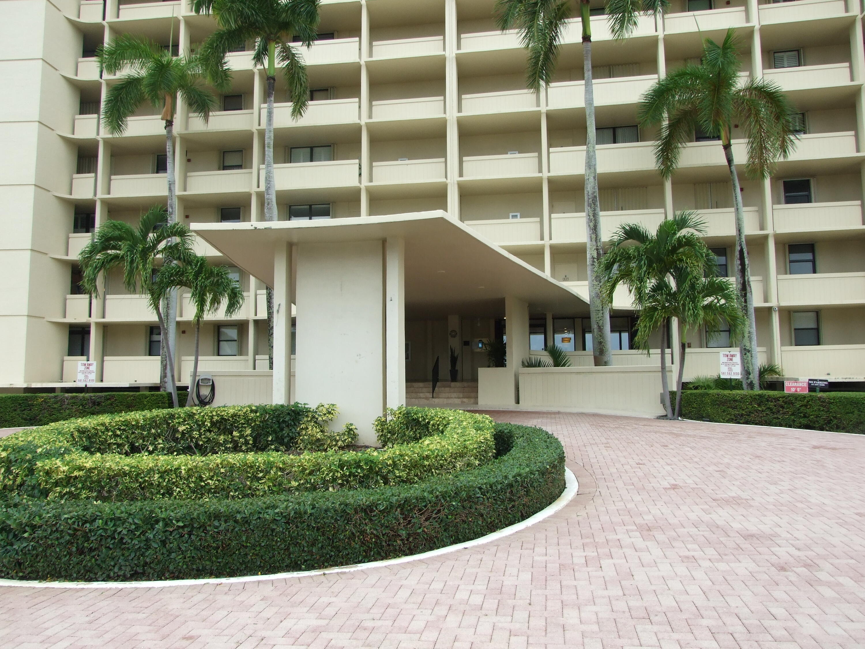 Property Photo: 130 Lakeshore Drive 522 FL 33408
