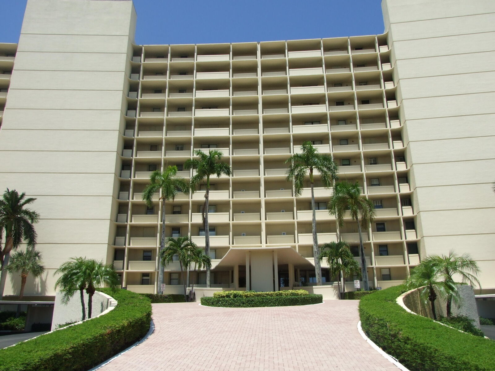 Property Photo:  130 Lakeshore Drive 522  FL 33408 