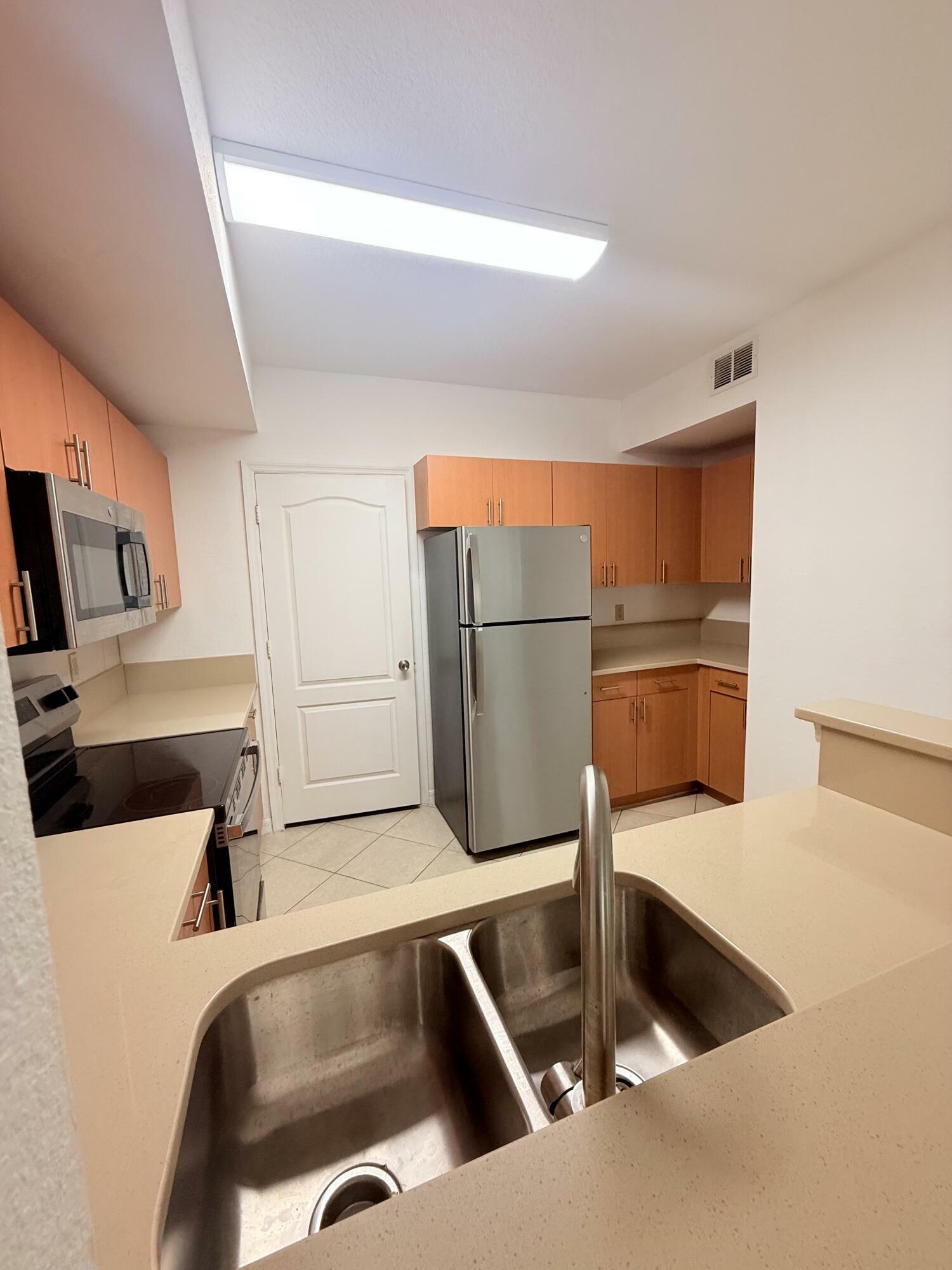 Property Photo: 120 SW Peacock Boulevard 11107 FL 34986