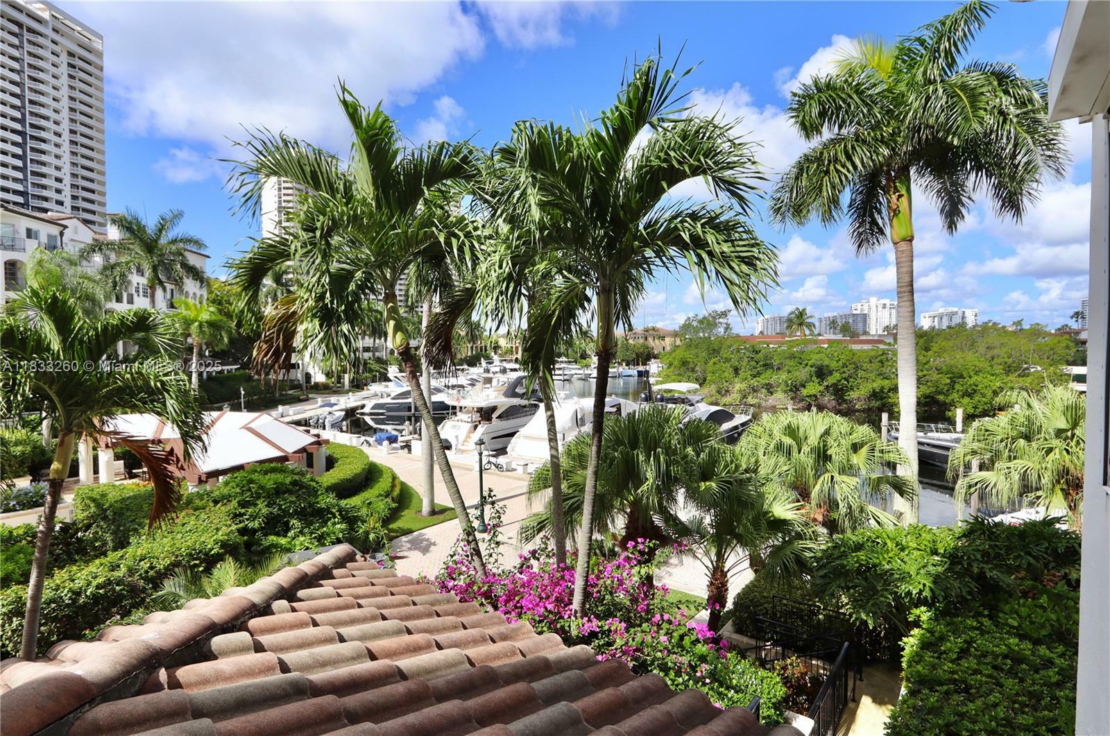 Property Photo: 3900 Island Blvd B204 FL 33160