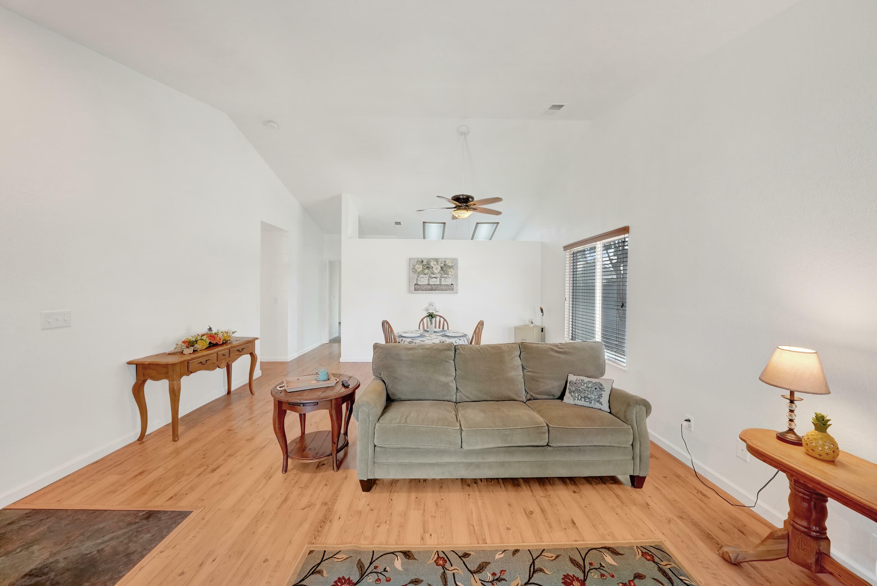 Property Photo:  1012 N Steven Avenue  CA 93223 