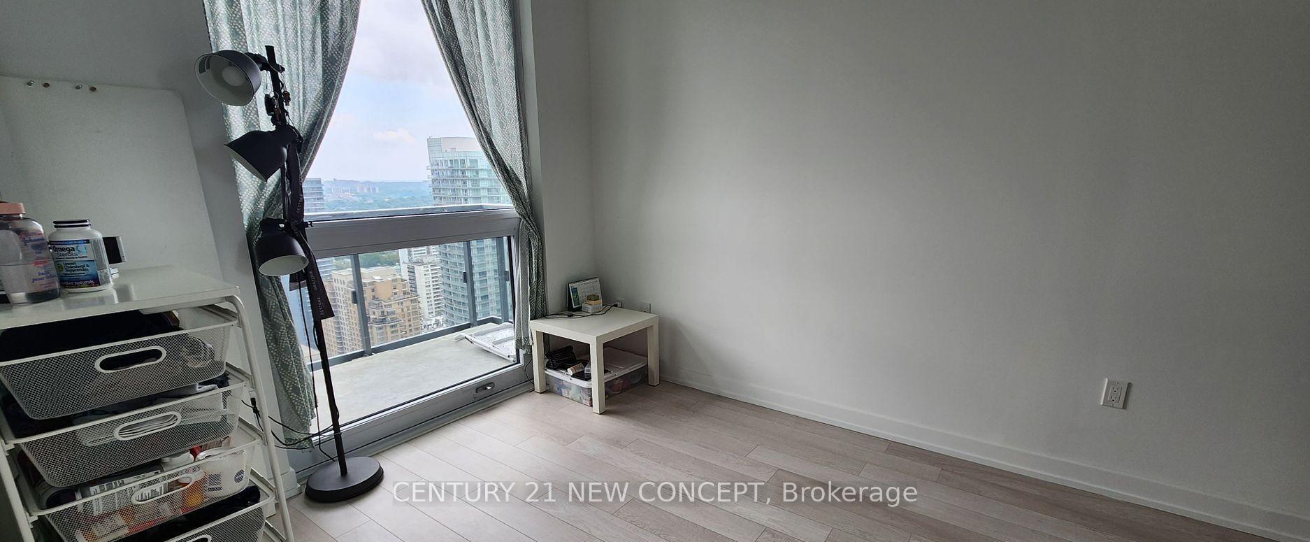 Property Photo: 39 Roehampton Avenue 3002 ON M4P 1P9
