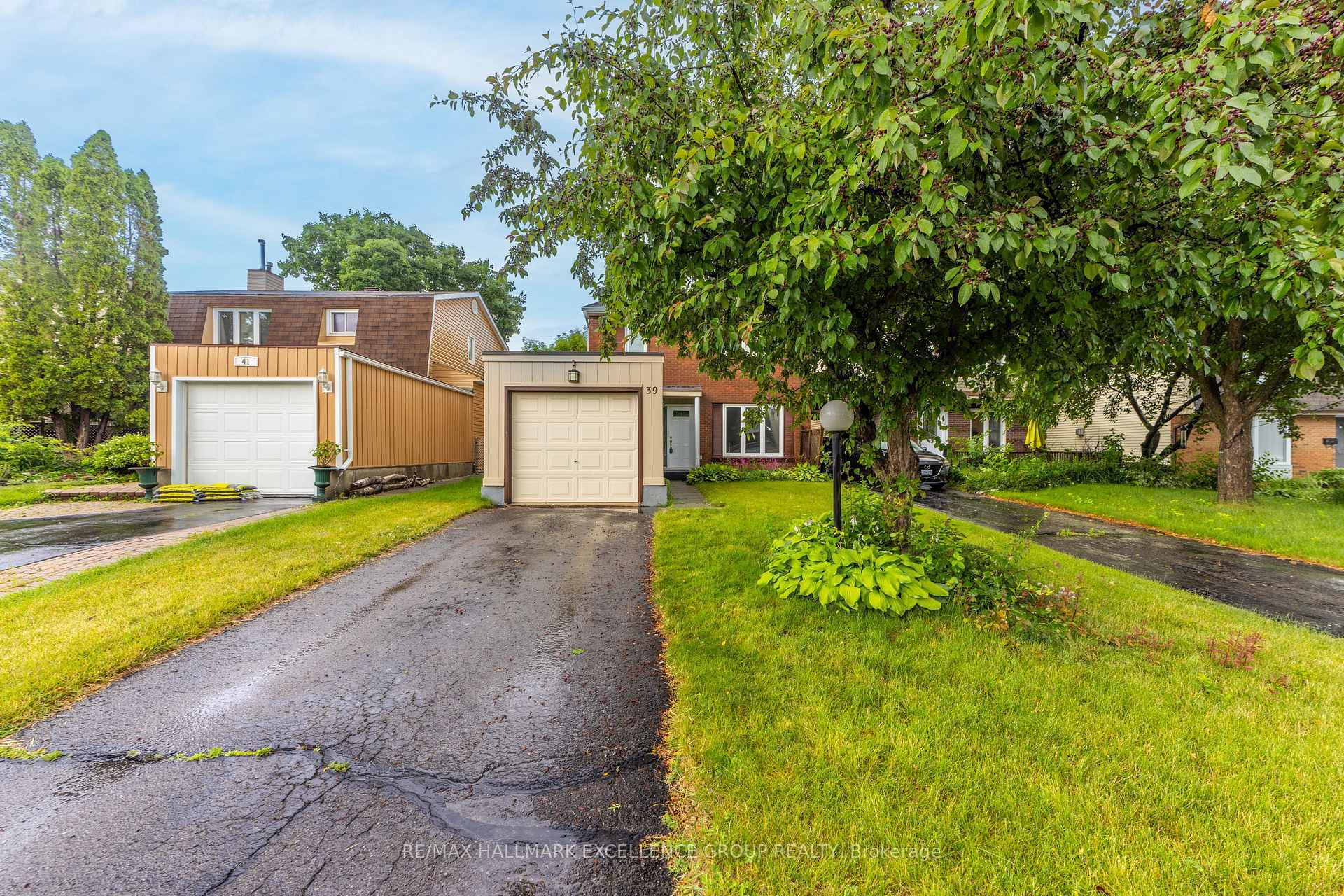 Property Photo:  39 Bartley Crescent  ON K2J 1R9 
