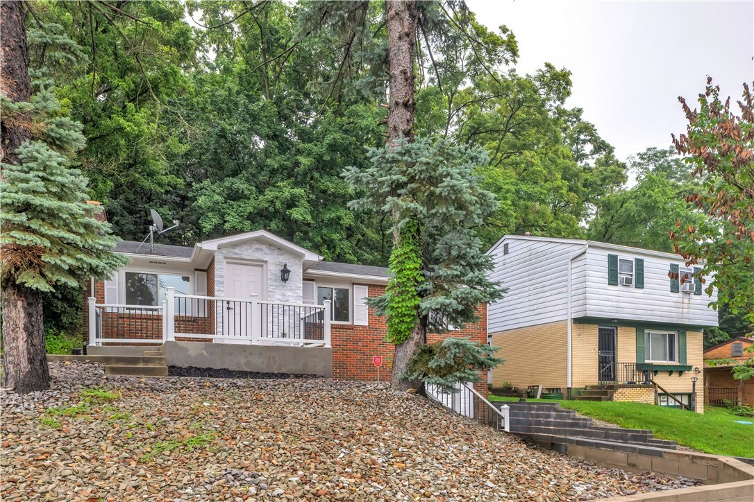 Property Photo:  116 Selvin Dr  PA 15147 