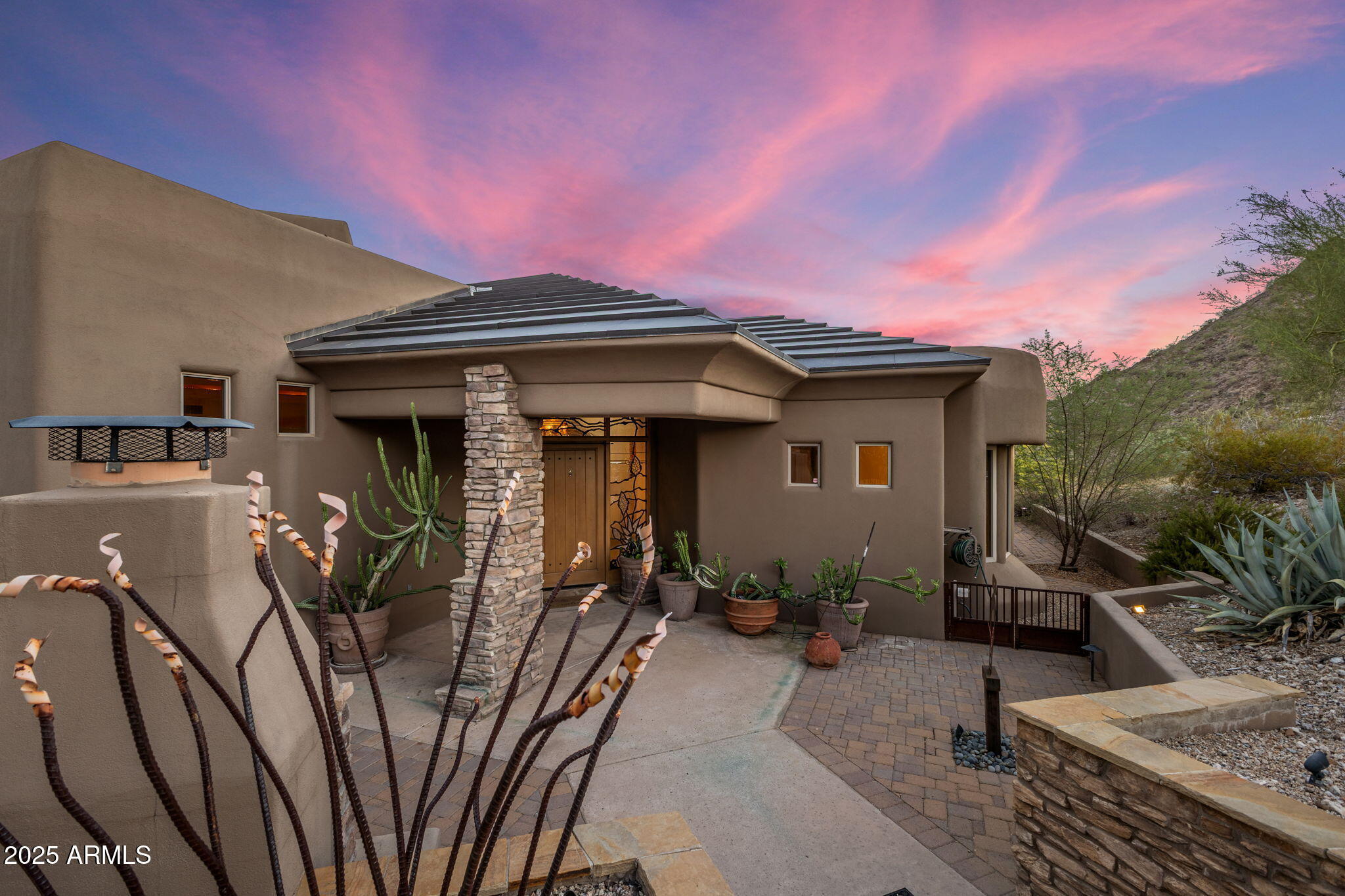 Property Photo: 9247 N 24th Way AZ 85028