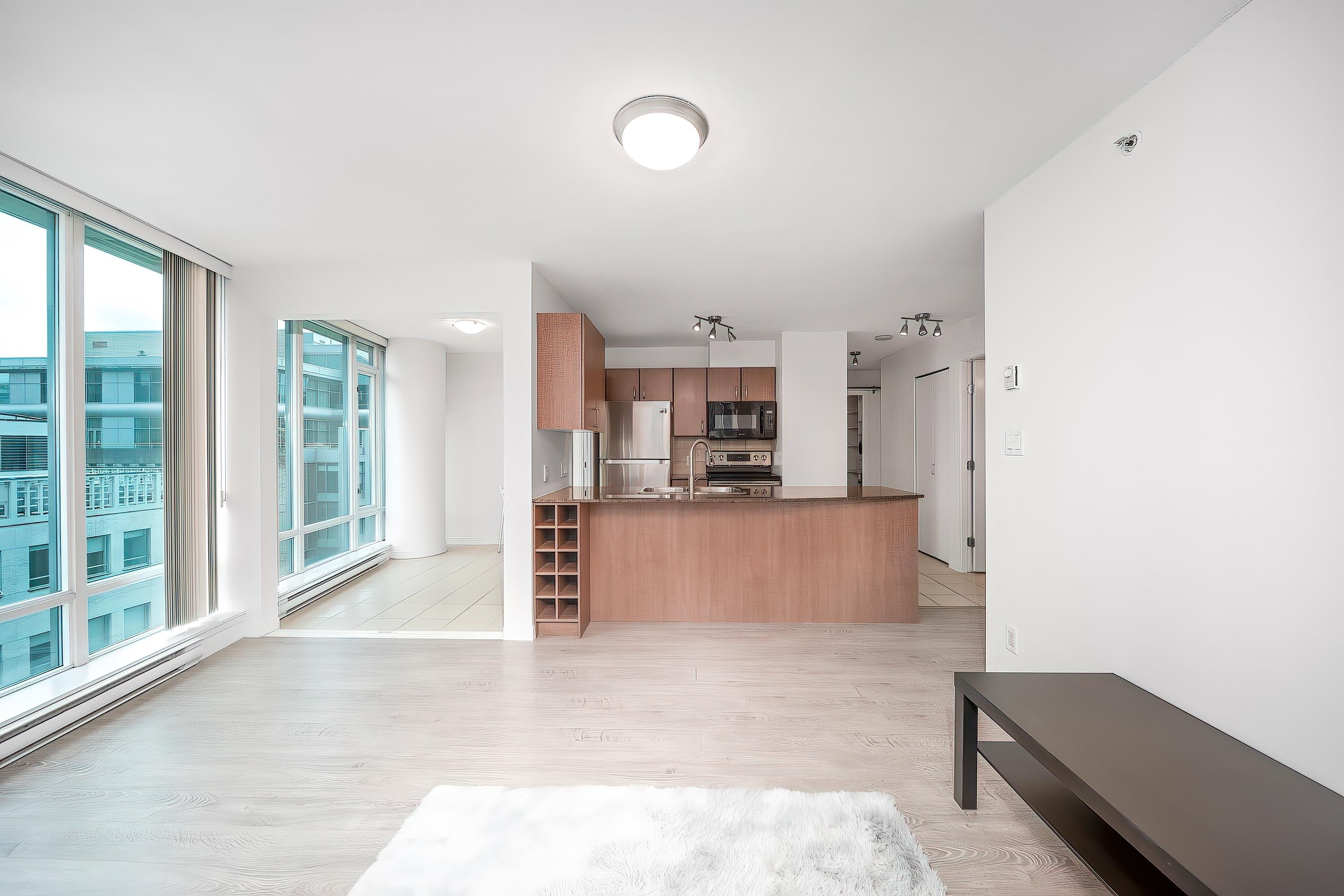 Property Photo: 610 Granville Street 807 BC V6C 3T3