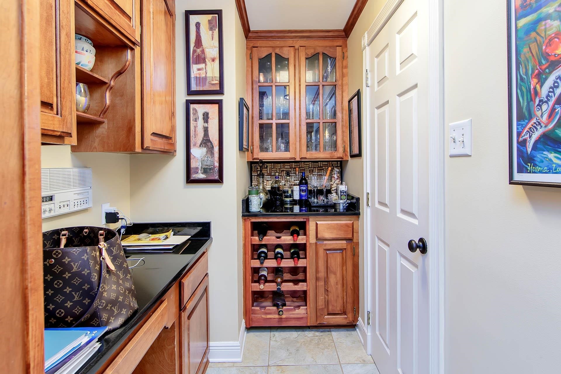 Property Photo: 303 Apache St LA 70360