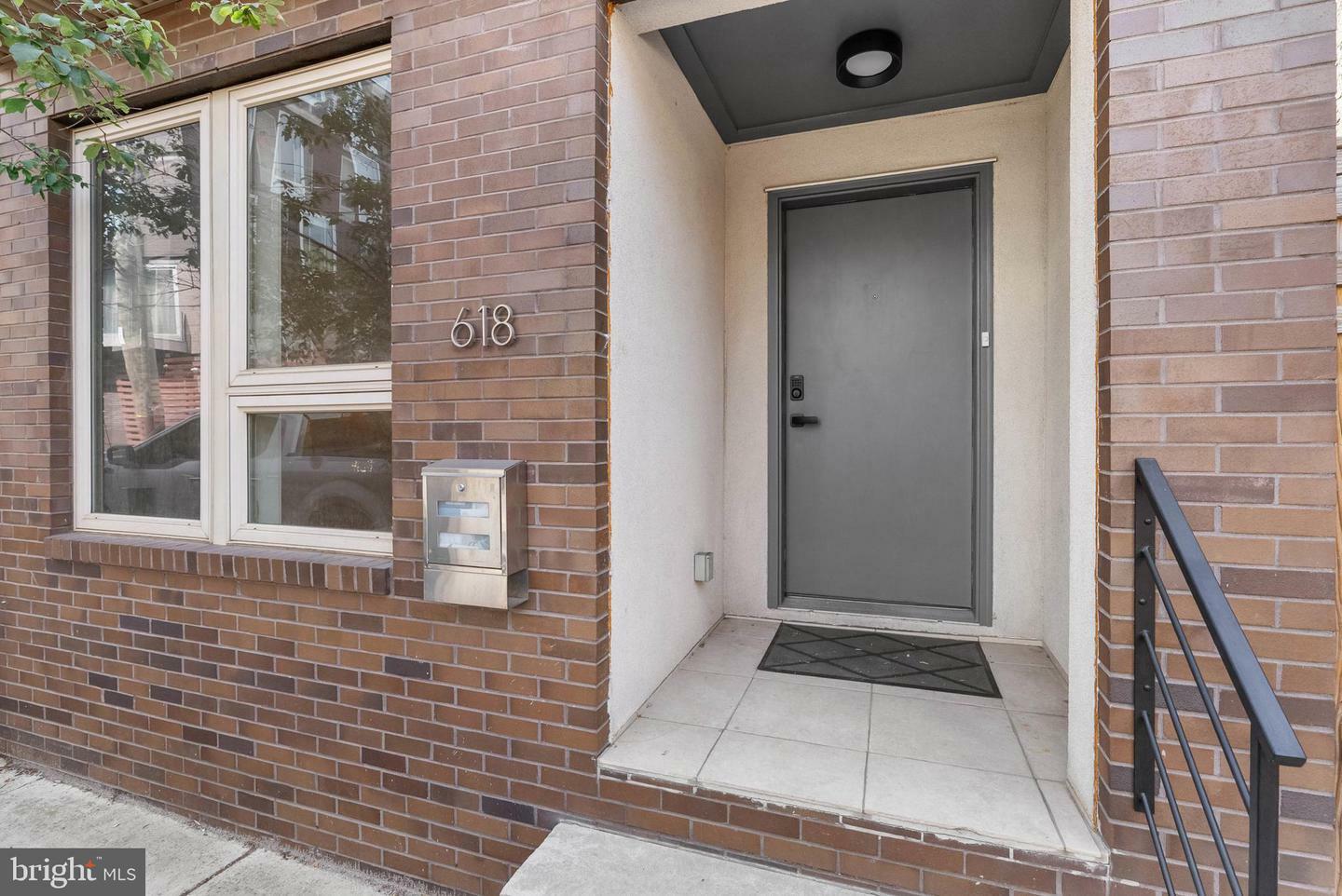 Property Photo: 618 N American Street PA 19123