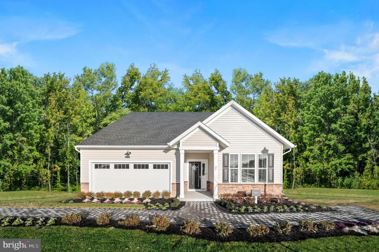 Property Photo: 825 Horseshoe Falls Drive DE 19702