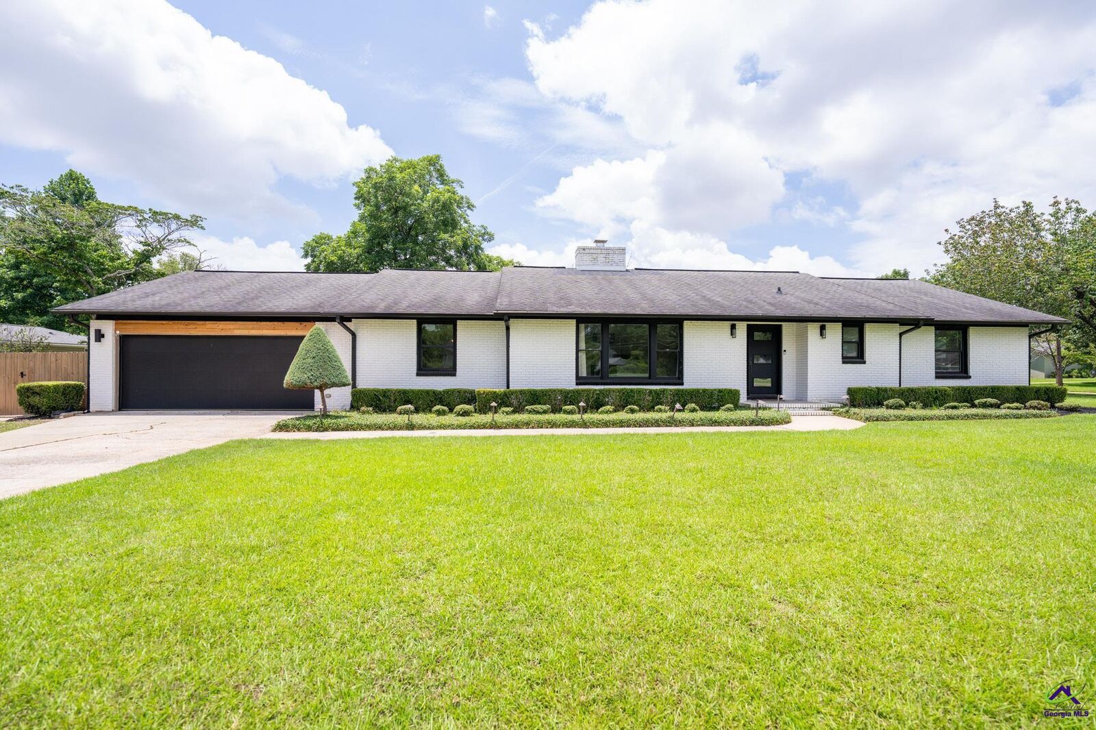 Property Photo:  1202 Fairway Drive  GA 31069 