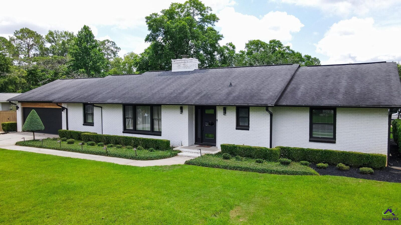 Property Photo: 1202 Fairway Drive GA 31069