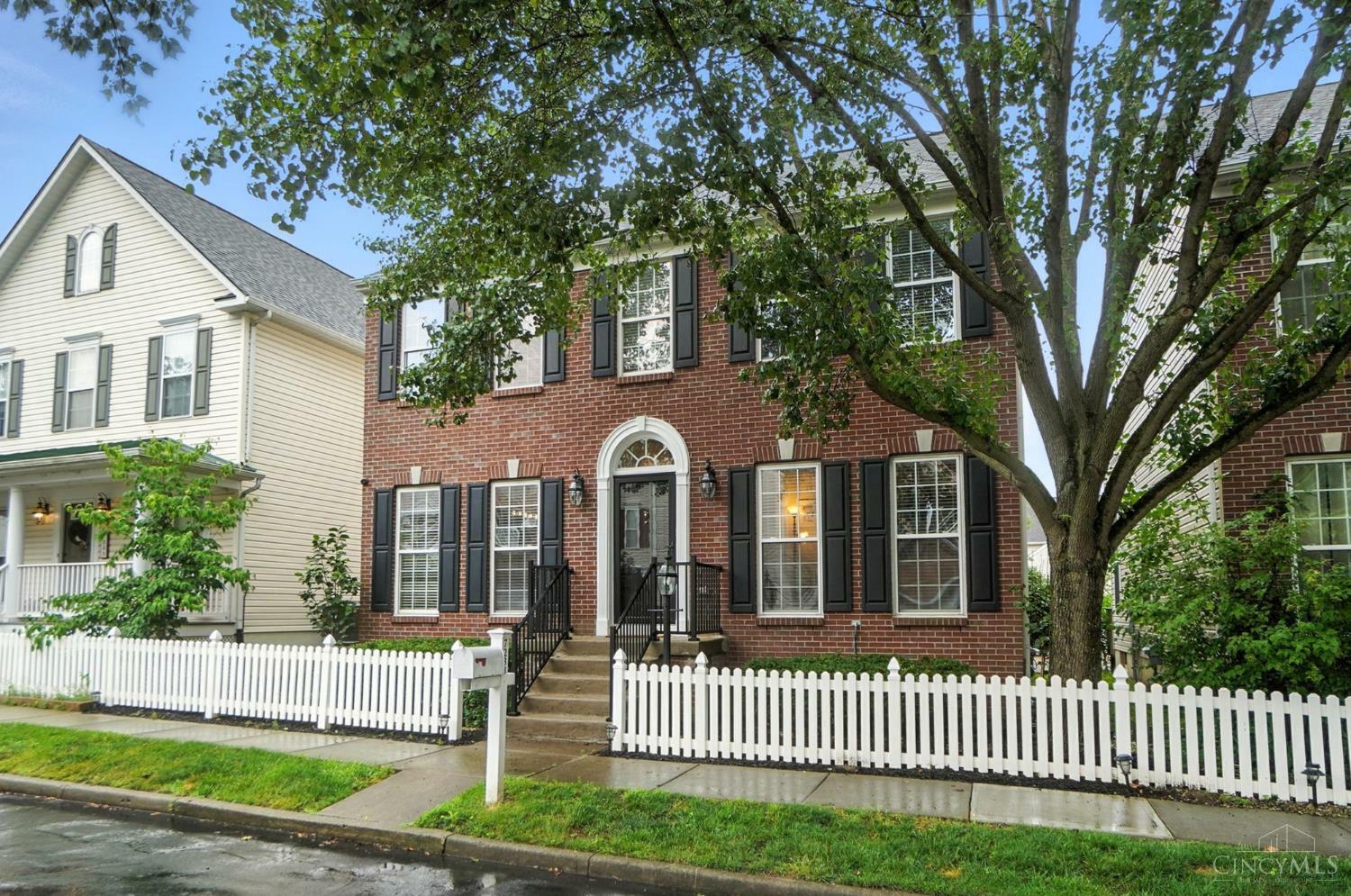 Property Photo: 7233 Mariemont Crescent OH 45227