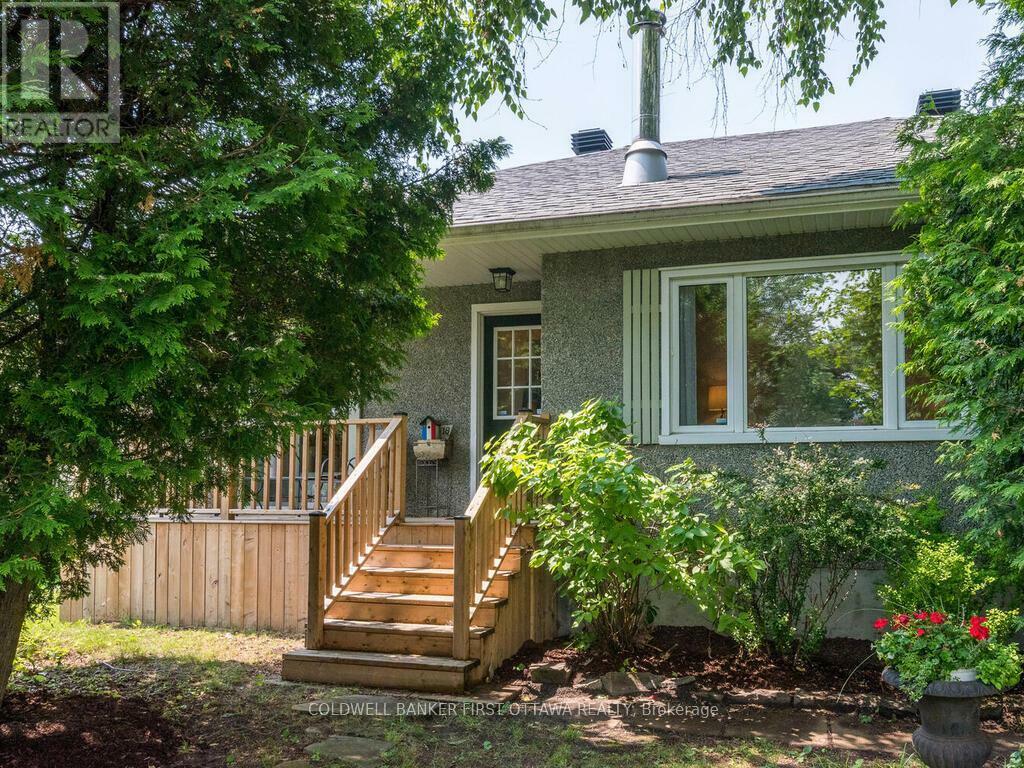 Photo de la propriété: 18 Sutton Place ON K2E 5G3