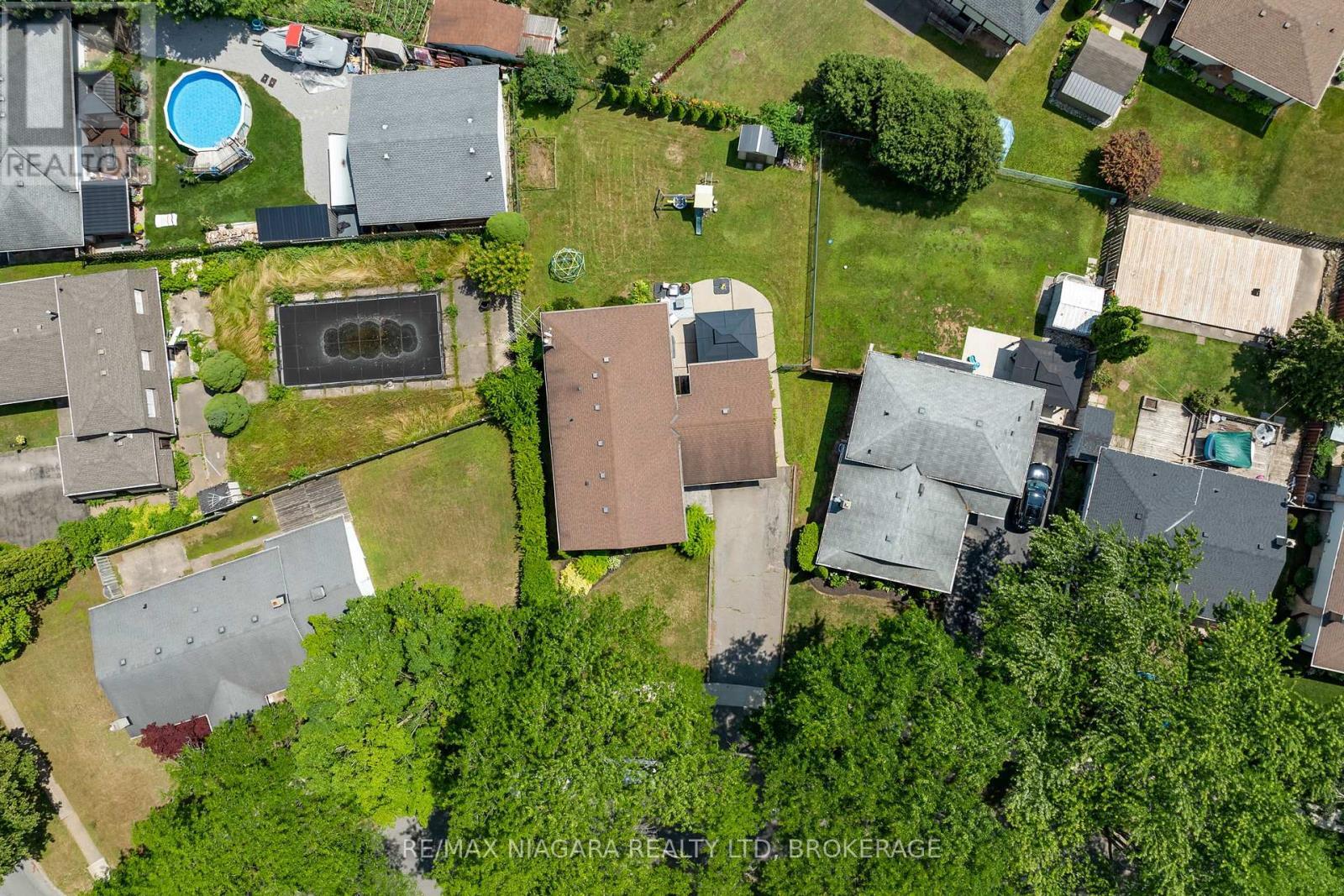 Property Photo: 5892 Theresa Street ON L2J 2J3