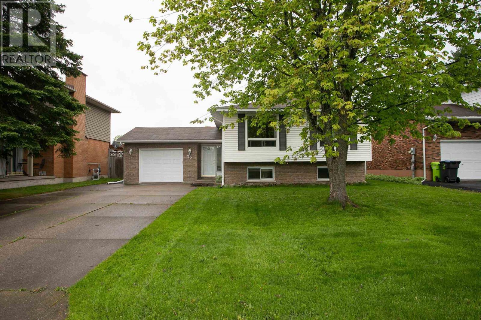 Property Photo:  25 Healy St  ON P6A 6C1 