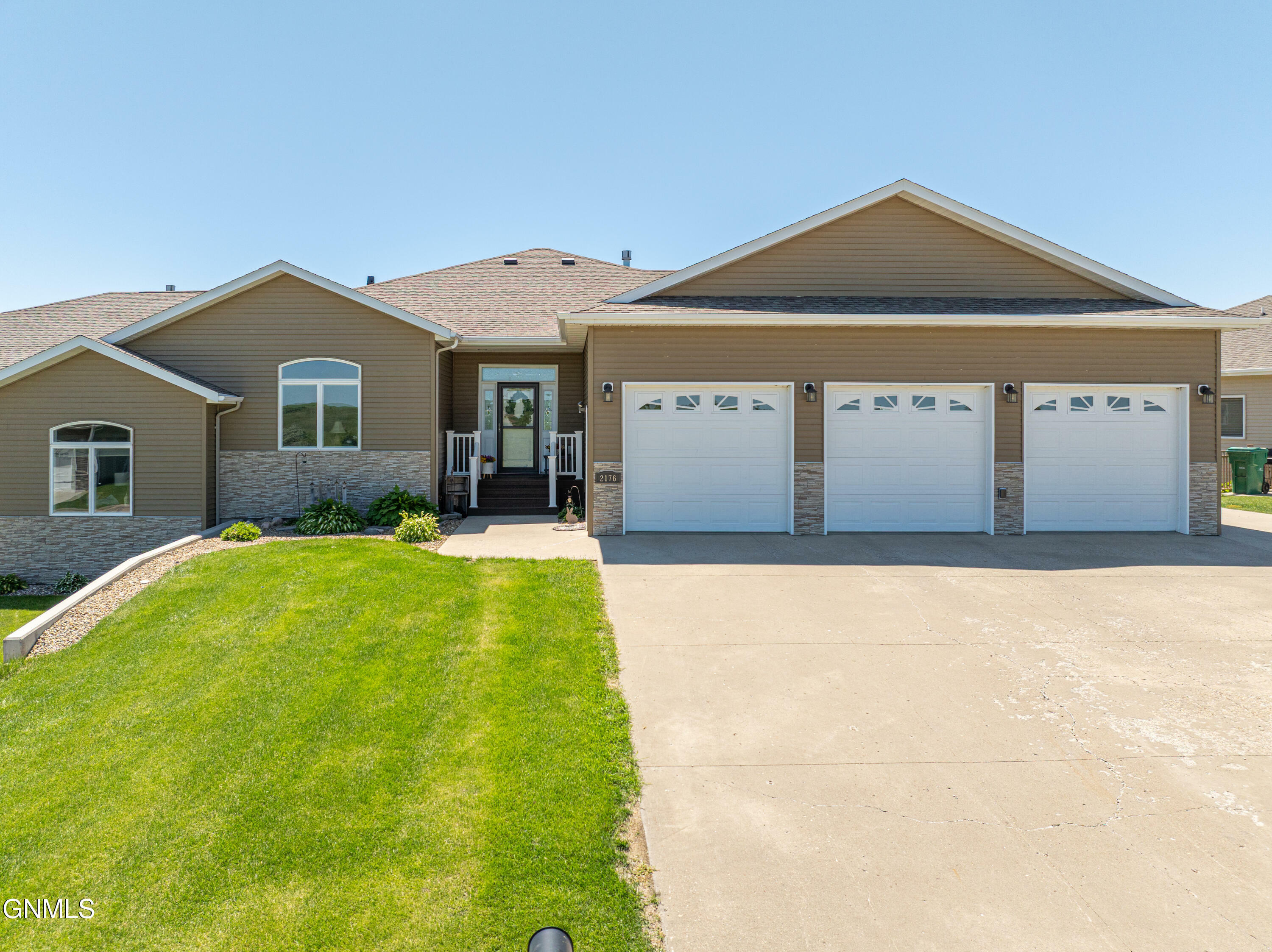 Property Photo: 2176 11K Street SW ND 58577