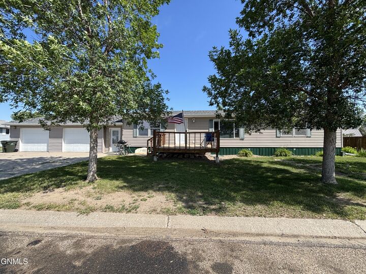 1212 Sunflower Lane  Hazen ND 58545 photo