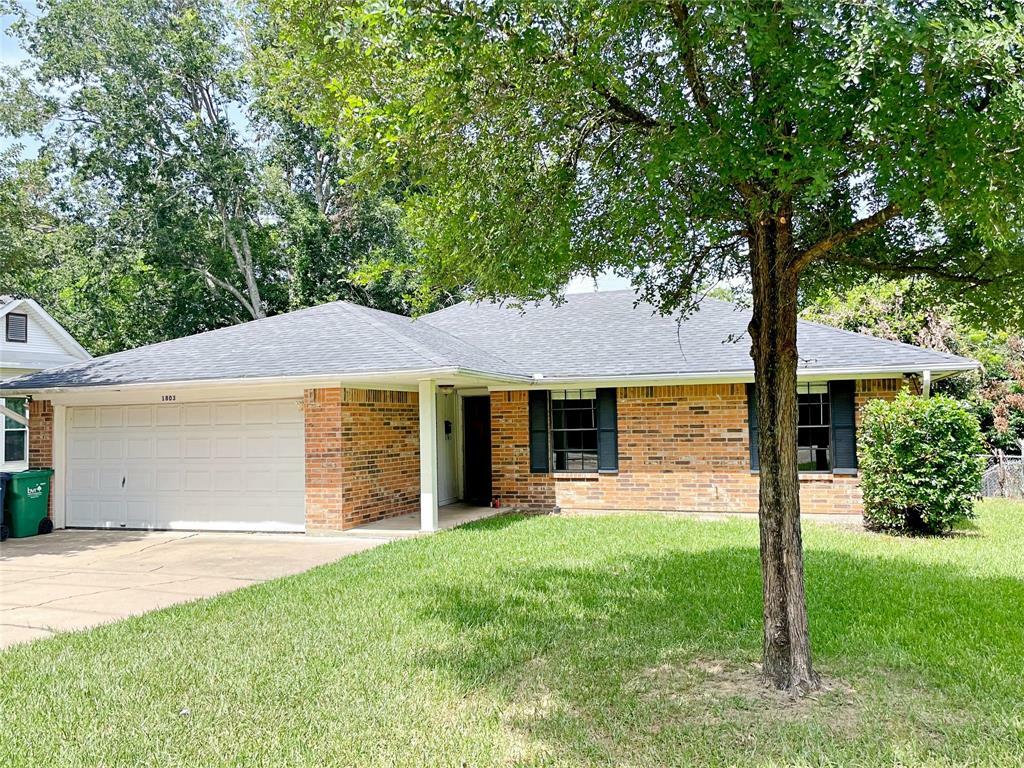 Property Photo: 1803 S Park Street TX 77833