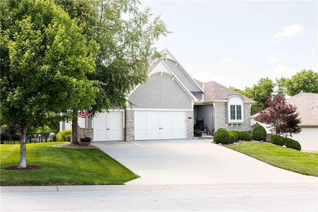 Property Photo: 4500 Parks Summit Terrace MO 64064
