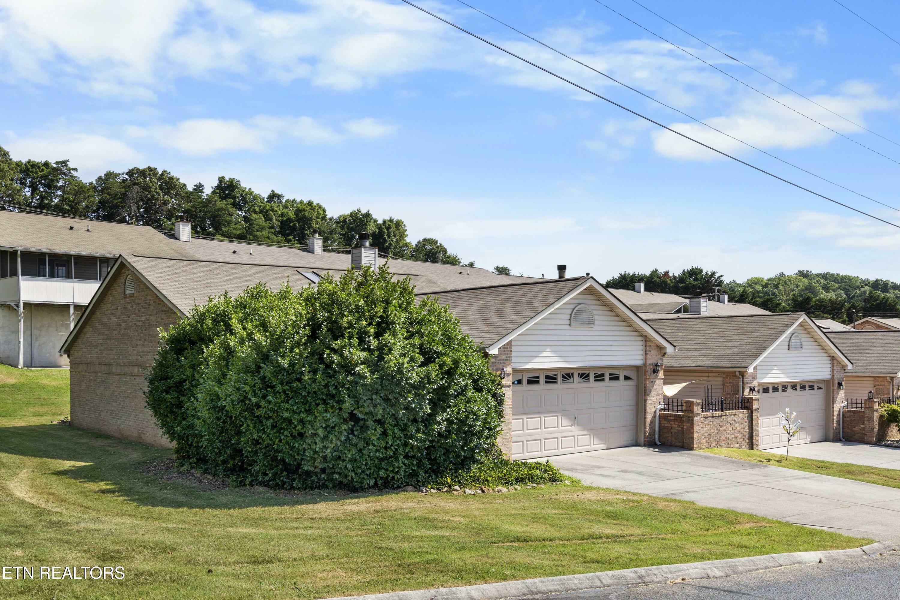 Property Photo: 817 Villaview Way TN 37920