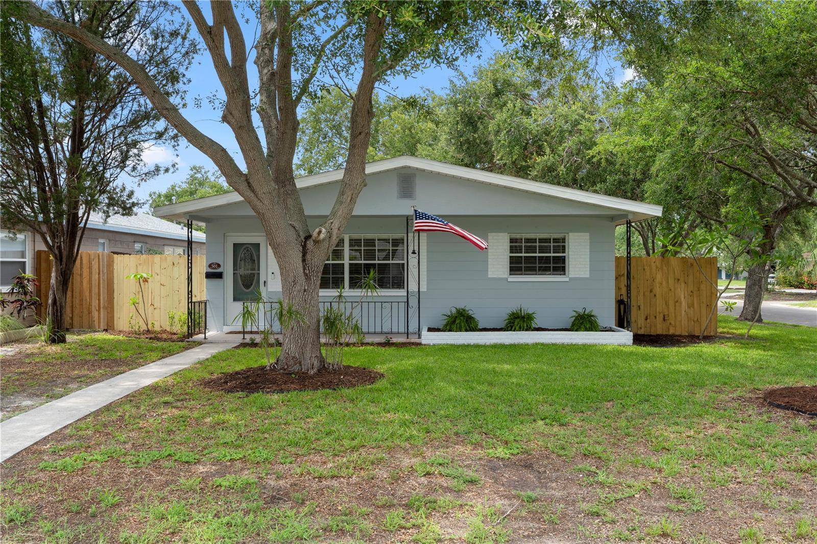 Property Photo:  501 74th Avenue N  FL 33702 
