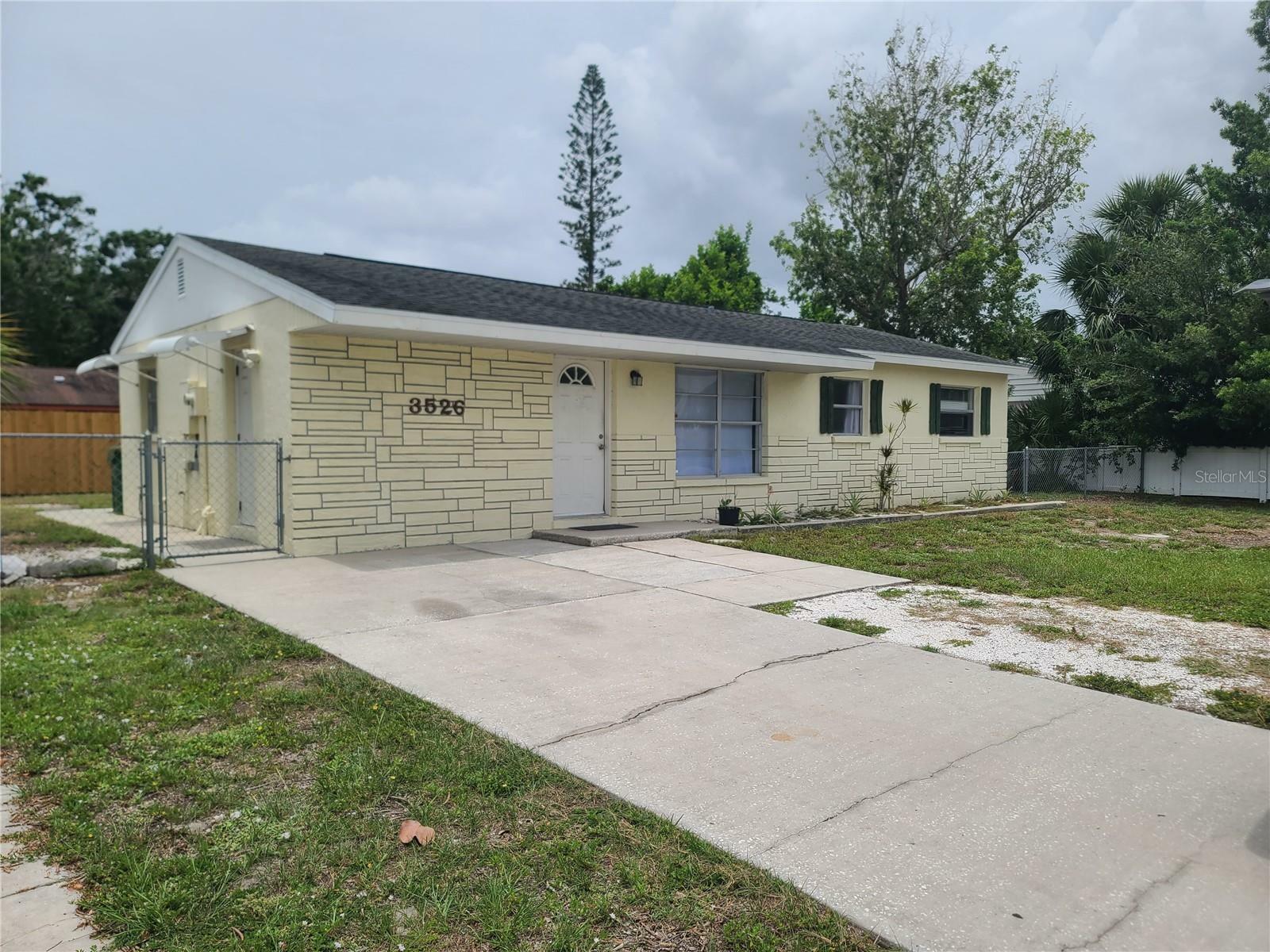 3526 Southern Parkway W  Bradenton FL 34205 photo