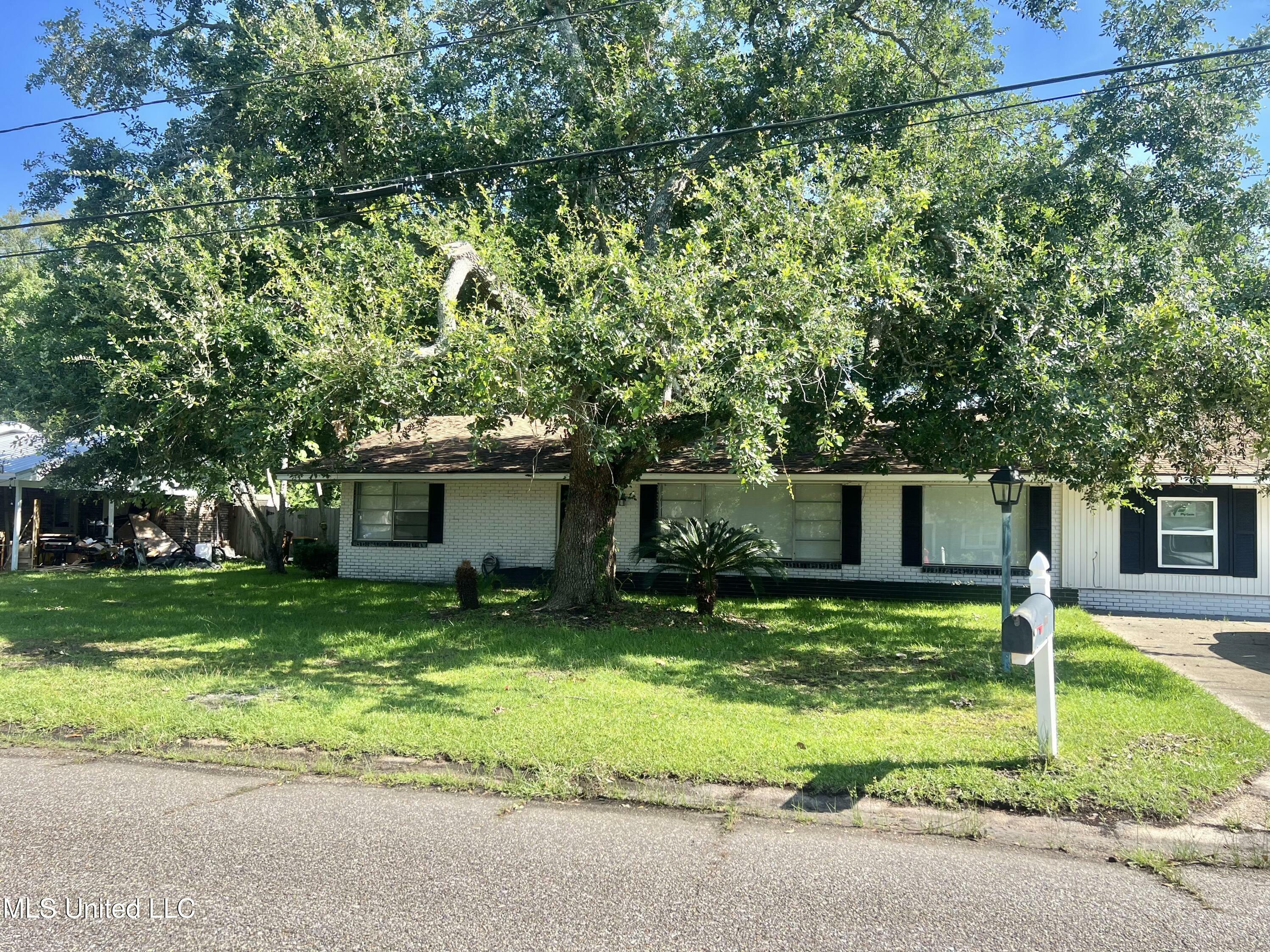 Property Photo: 914 Beatrice Drive MS 39560