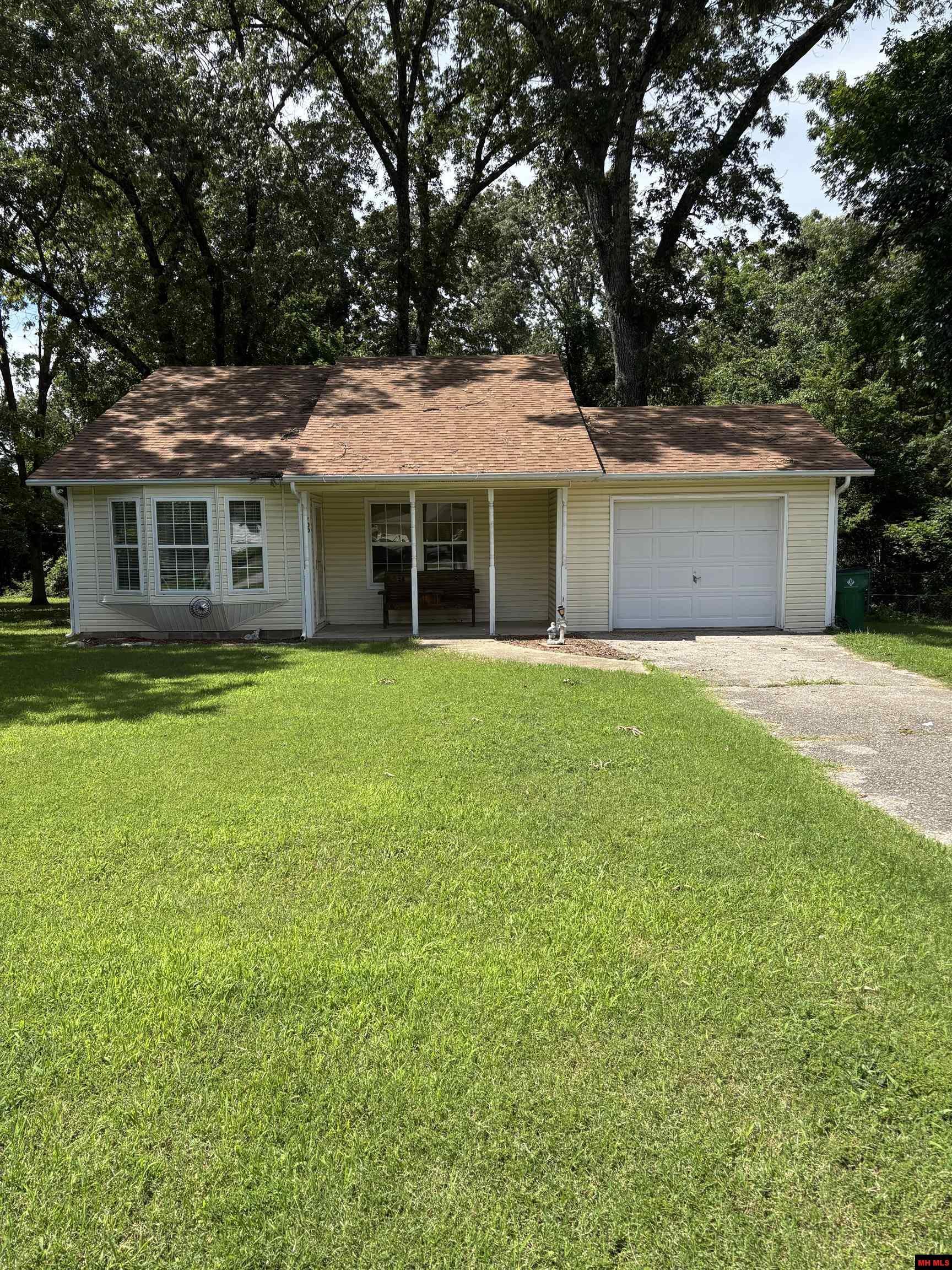 Property Photo: 700 Birdsong Avenue AR 72635