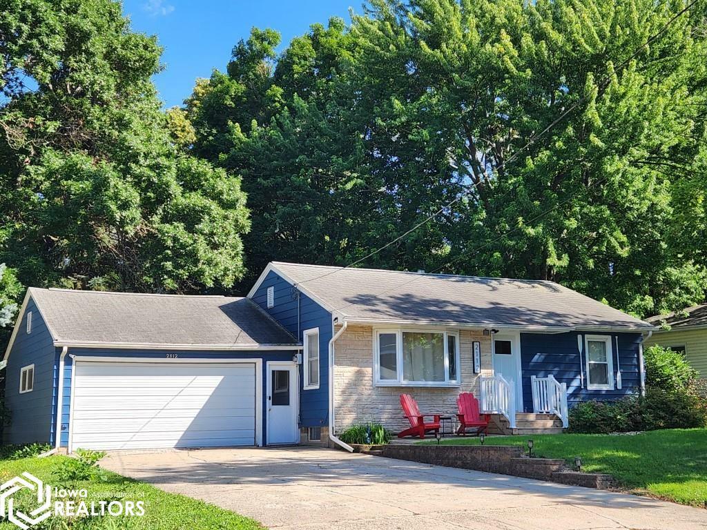Property Photo: 2112 S Lakeview Drive IA 50428