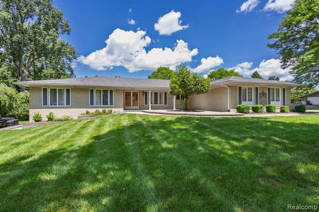 Property Photo:  20065 N Riverhill Drive  MI 48036 1863 
